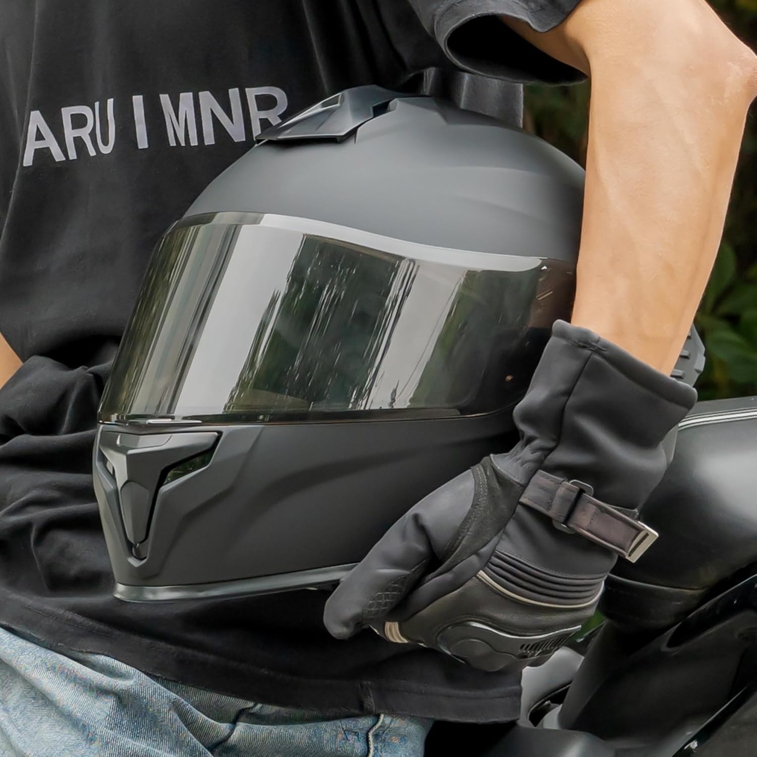 Favoto Full Face Motorcycle Helmet With Dynamic Rear Wing Favoto Full Face Motorcycle Helmet With Dynamic Rear Wing